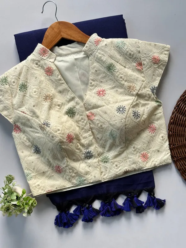 a_flattering_V-neck_blouse_is_designed_to_elevate_your_festive_saree_styling_with_subtle_elegance