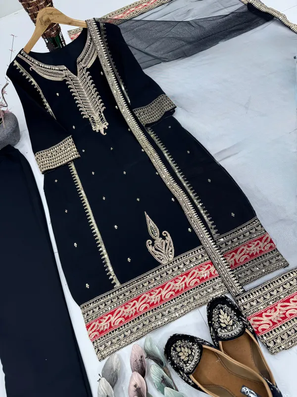 Designer_party_wear_suit_for_women