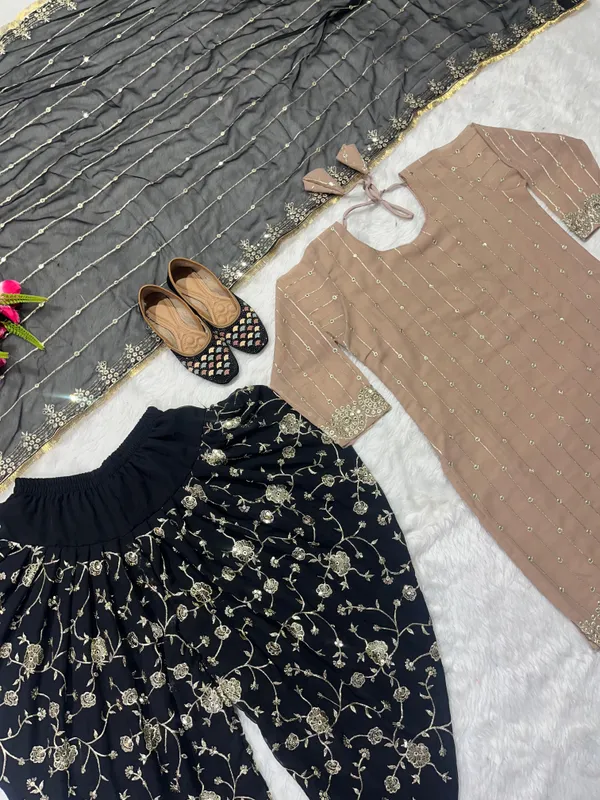 Grey_&_Black_Micro_Cotton_Kurta_Set_For_Women