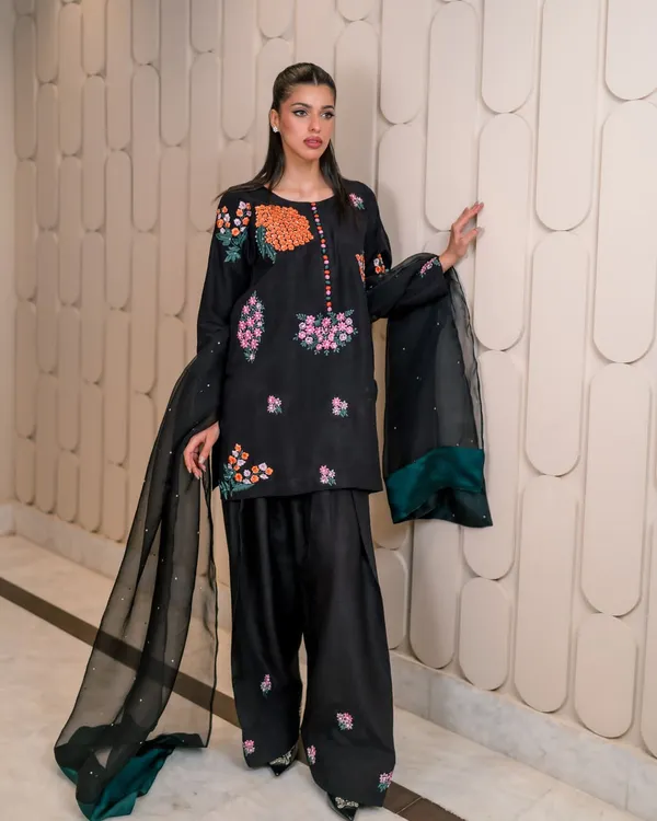 Presenting_New_Designer_Collection_In_Natural_Crep_Silk_Top-Bottom_And_Dupatta_Set_Fully_Stitched_Ready_To_Wear_🔥😍🥰*
