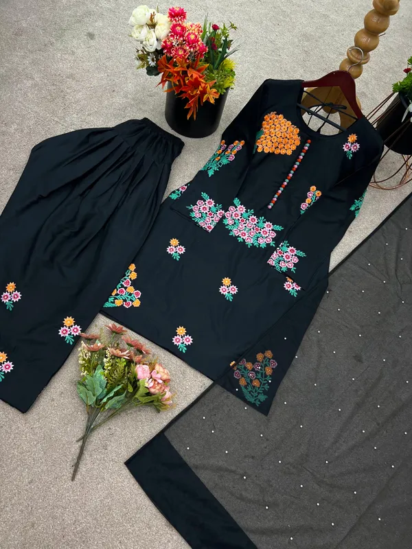 Presenting_New_Designer_Collection_In_Natural_Crep_Silk_Top-Bottom_And_Dupatta_Set_Fully_Stitched_Ready_To_Wear_🔥😍🥰*
