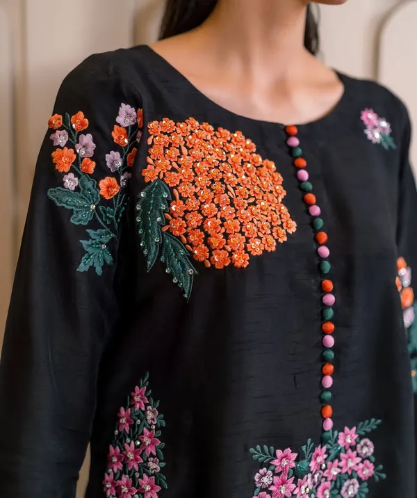 Presenting_New_Designer_Collection_In_Natural_Crep_Silk_Top-Bottom_And_Dupatta_Set_Fully_Stitched_Ready_To_Wear_🔥😍🥰*