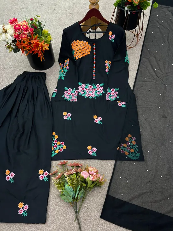 Presenting_New_Designer_Collection_In_Natural_Crep_Silk_Top-Bottom_And_Dupatta_Set_Fully_Stitched_Ready_To_Wear_🔥😍🥰*