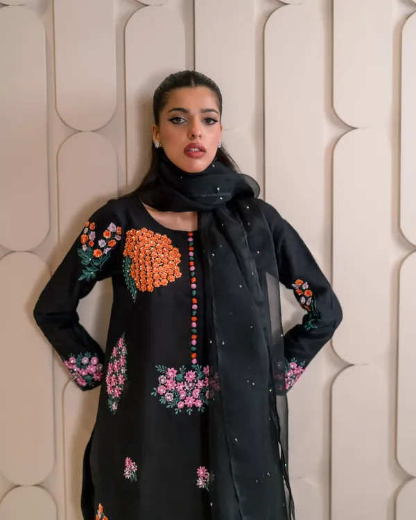 Presenting_New_Designer_Collection_In_Natural_Crep_Silk_Top-Bottom_And_Dupatta_Set_Fully_Stitched_Ready_To_Wear_🔥😍🥰*
