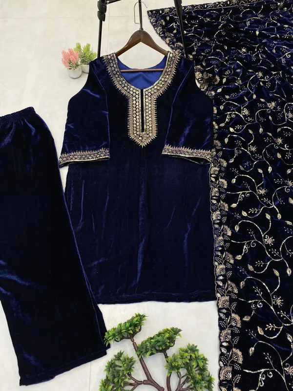 Women's_Pakistani_suit