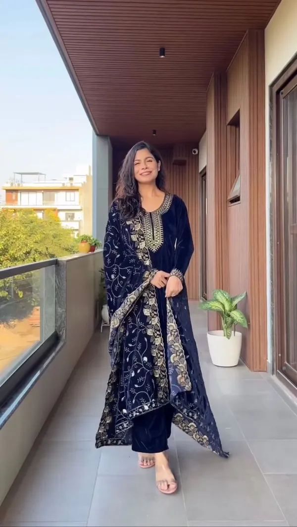 Women's_Pakistani_suit