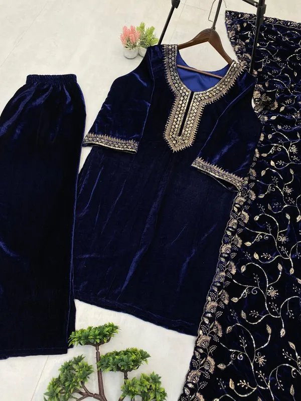 Women's_Pakistani_suit