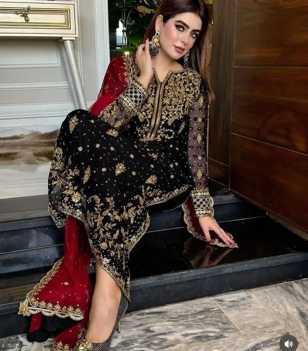 Black_Georgette_Pakistani_Suit_For_Women