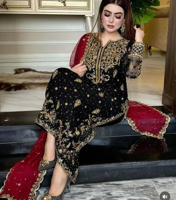 Black_Georgette_Pakistani_Suit_For_Women