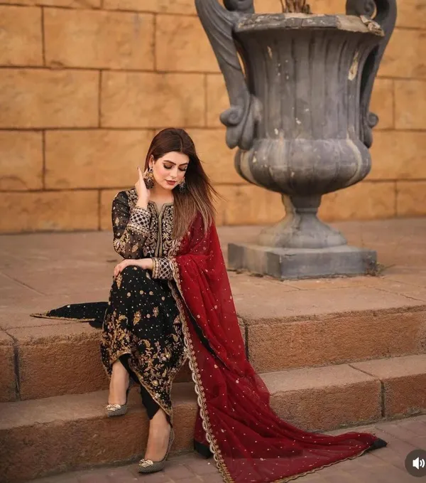 Black_Georgette_Pakistani_Suit_For_Women
