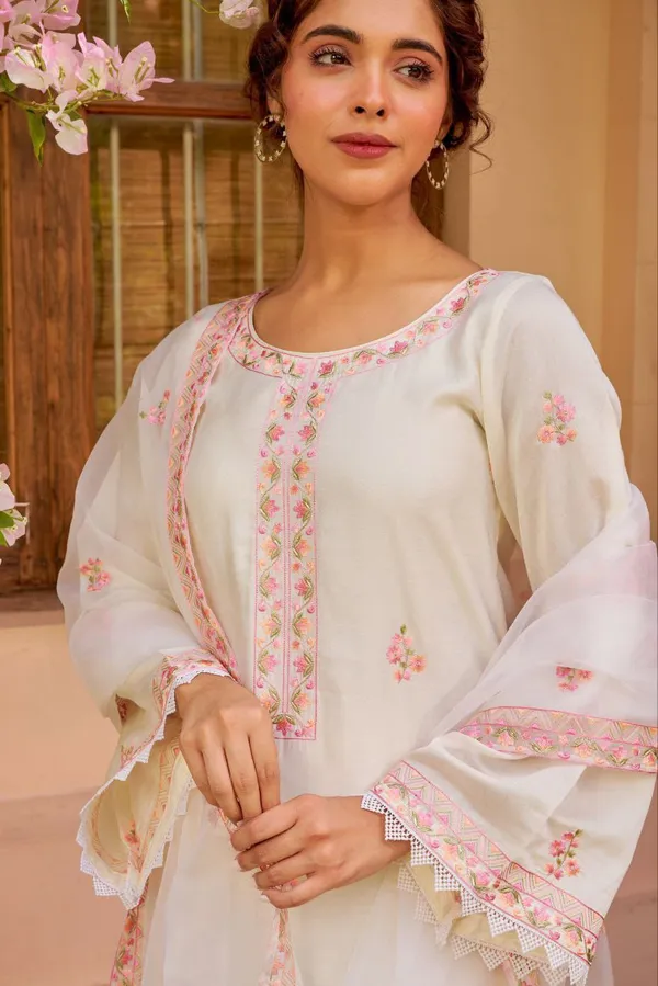 Ivory_White💙🩷_Chanderi_Embroidered_Suit_Set