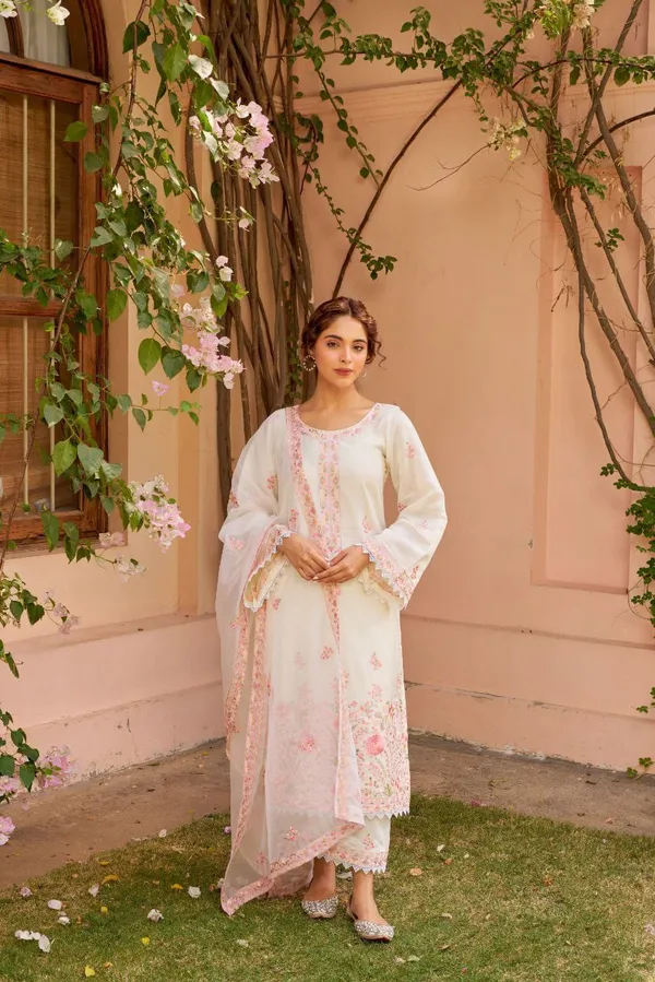 Ivory_White💙🩷_Chanderi_Embroidered_Suit_Set