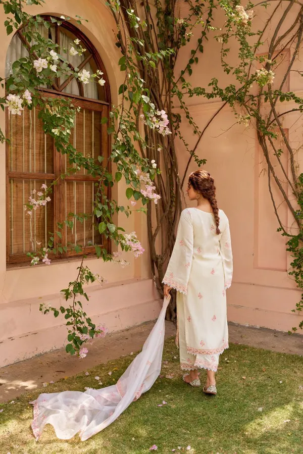 Ivory_White💙🩷_Chanderi_Embroidered_Suit_Set