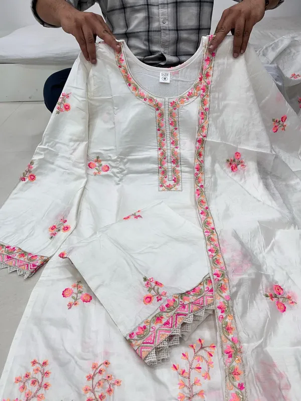 Ivory_White💙🩷_Chanderi_Embroidered_Suit_Set