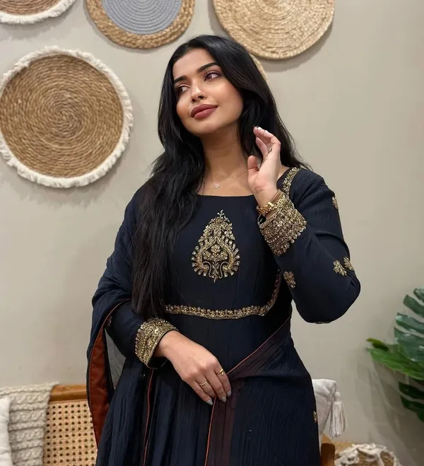 Black_Georgette_Gown_For_Women