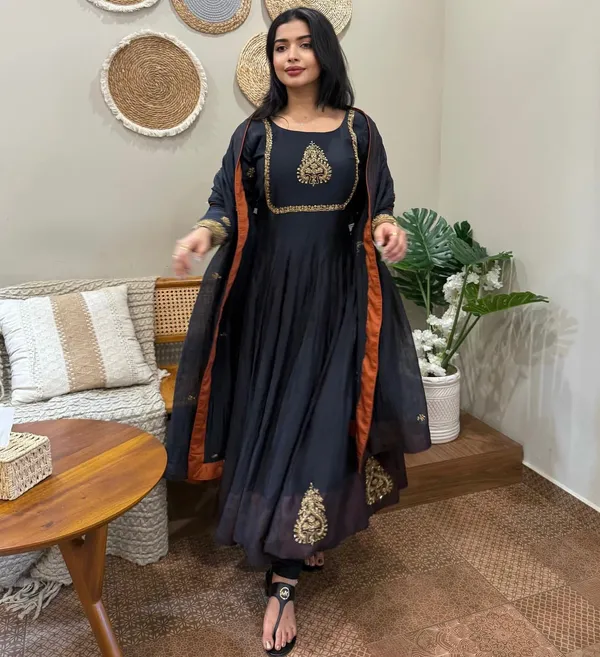 Black_Georgette_Gown_For_Women