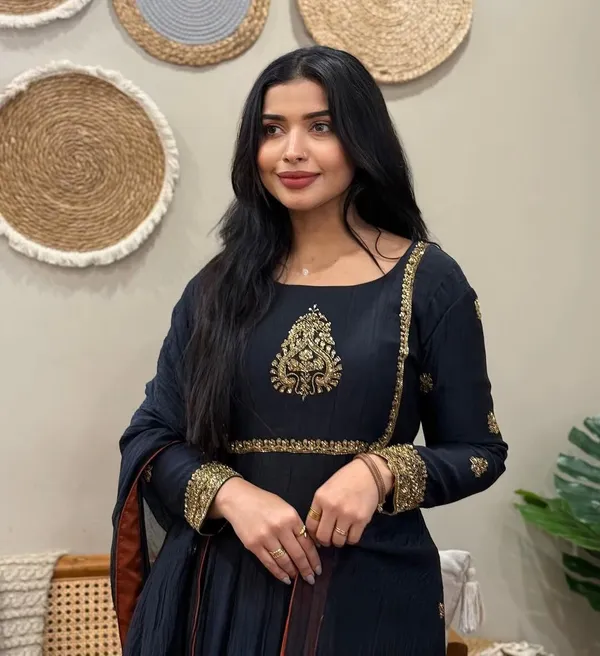 Black_Georgette_Gown_For_Women