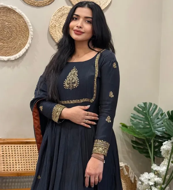 Black_Georgette_Gown_For_Women