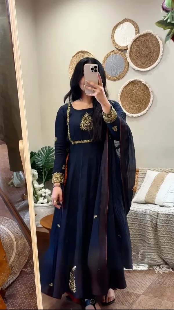Black_Georgette_Gown_For_Women