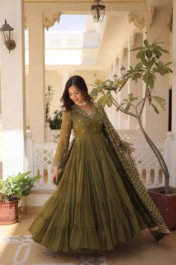 Women's_gwon_with_dupatta