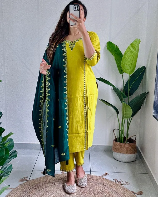 Launching_New_Designers_Kurti_Pent_Dupatta_Set