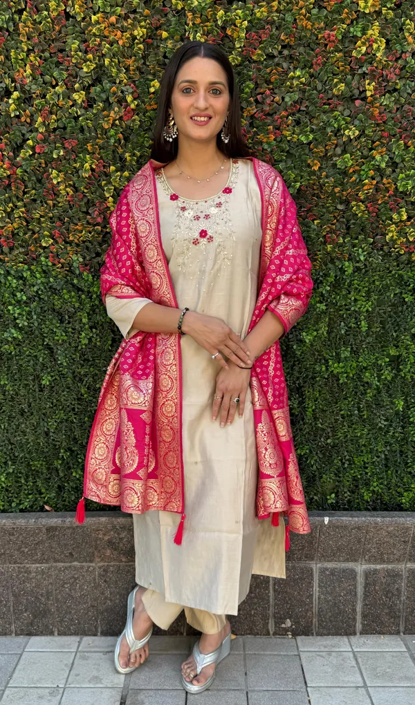 Off_White_Roman_Silk_Kurta_Set_For_Women