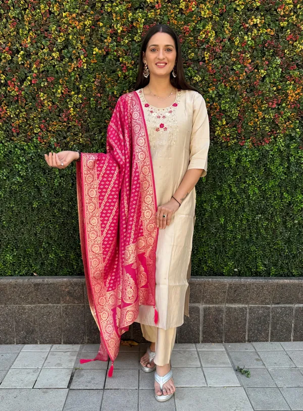 Off_White_Roman_Silk_Kurta_Set_For_Women