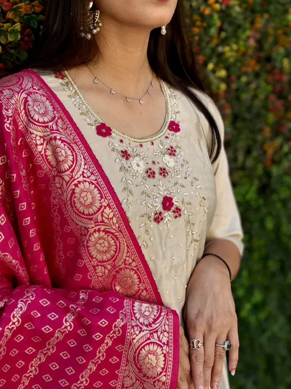 Off_White_Roman_Silk_Kurta_Set_For_Women
