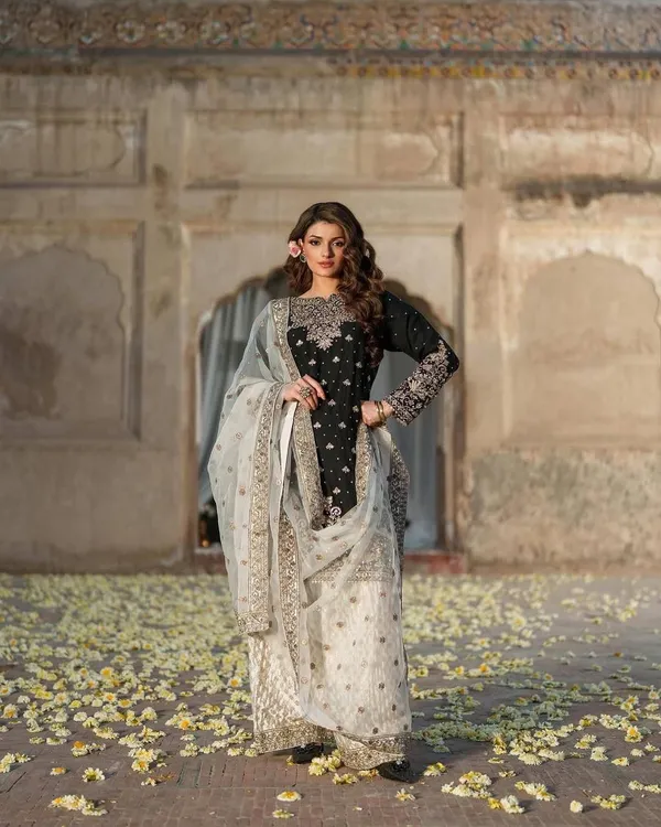 Black_Chinon_Silk_Pakistani_Suit_For_Women