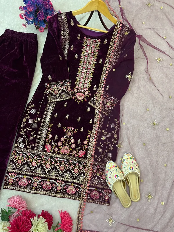 Women's_pakistani_suits