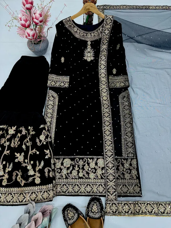 Women's_pakistani_suits