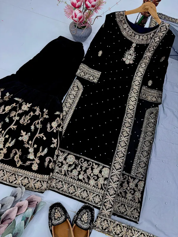 Women's_pakistani_suits