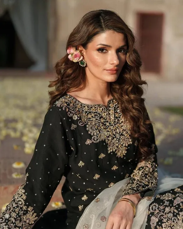 Black_Chinon_Silk_Pakistani_Suit_For_Women