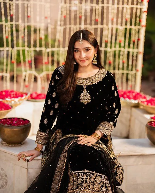 Women's_pakistani_suits