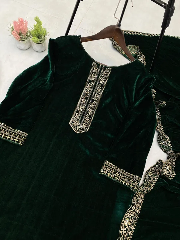 Women's_pakistani_suits