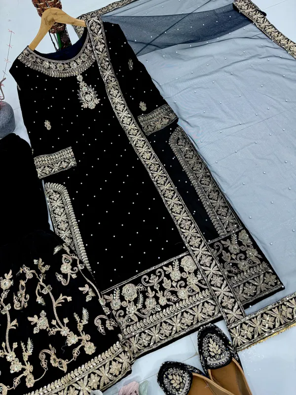 Women's_pakistani_suits