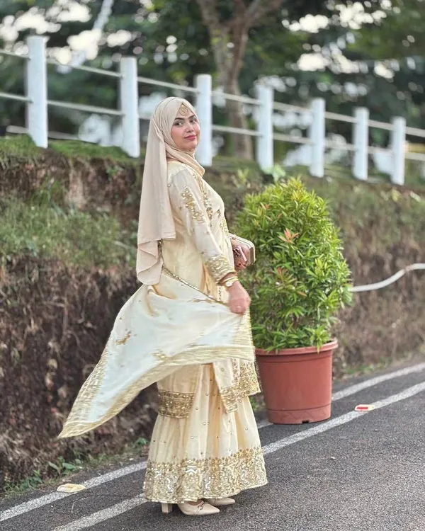 Off_White_Chinon_Silk_Suit_Set_For_Women