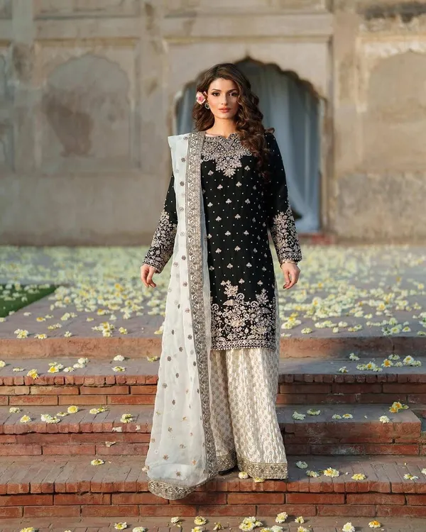 Black_Chinon_Silk_Pakistani_Suit_For_Women
