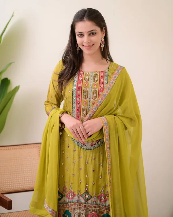 Women's_pakistani_suits