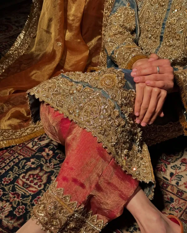 Women's_pakistani_suits