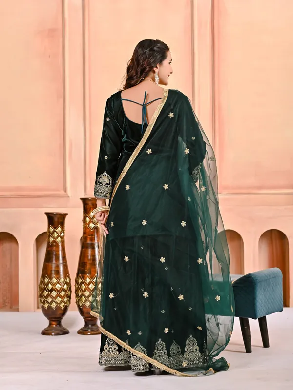 Women's_pakistani_suits