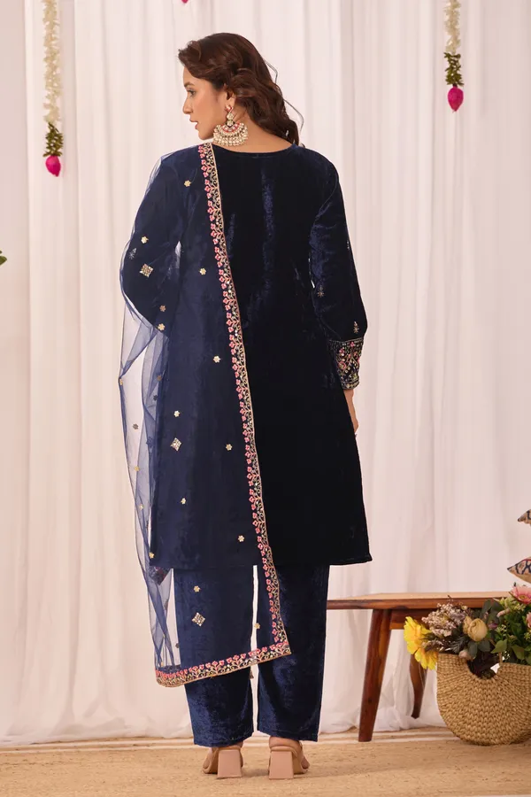 Women's_pakistani_suits