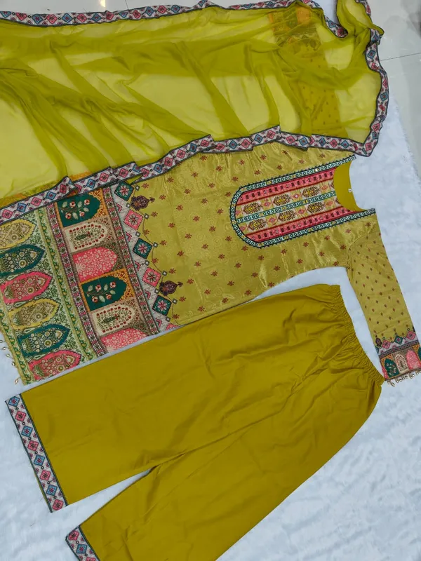 Women's_pakistani_suits