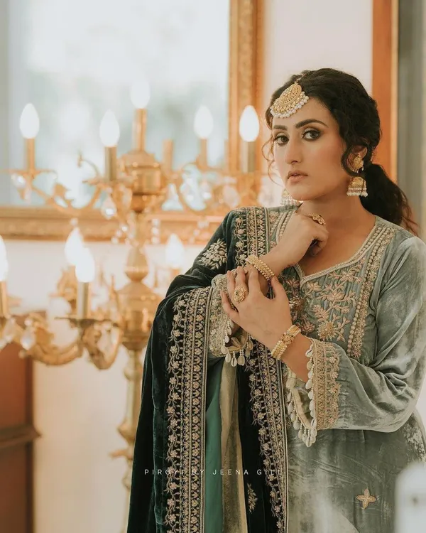 Green_Zari_Embroidery_Kurta_Set_For_Women