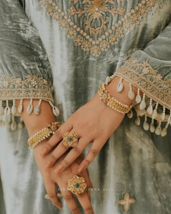 Green_Zari_Embroidery_Kurta_Set_For_Women