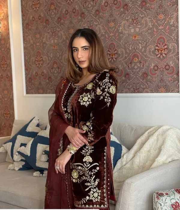 Women's_pakistani_suits_velvet