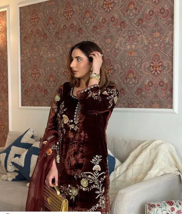 Women's_pakistani_suits_velvet