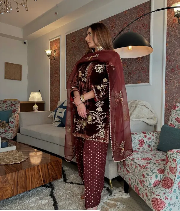 Women's_pakistani_suits_velvet