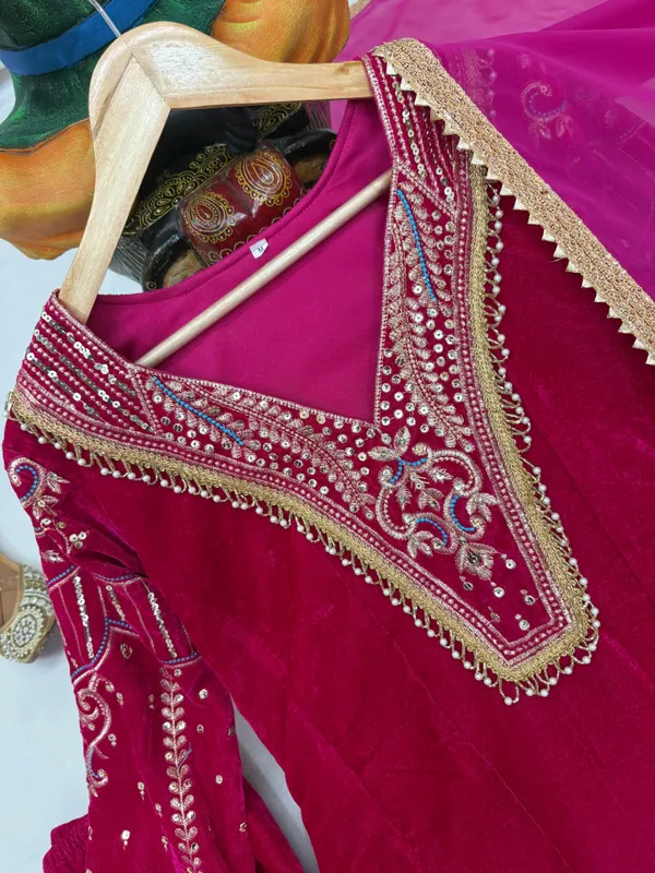 Women's_party_wear_outfit