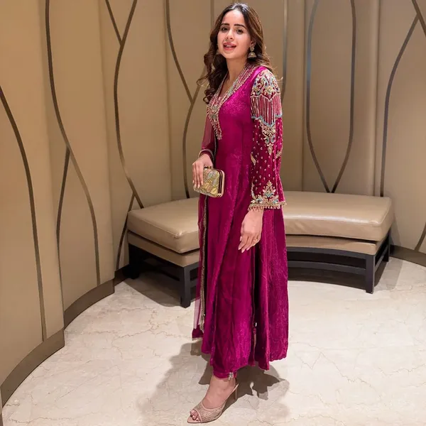 Women's_party_wear_outfit